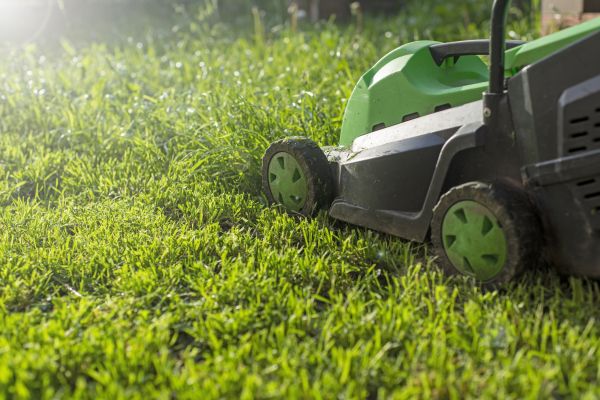 Cost of Residential Lawn Maintenance in Lake Zurich